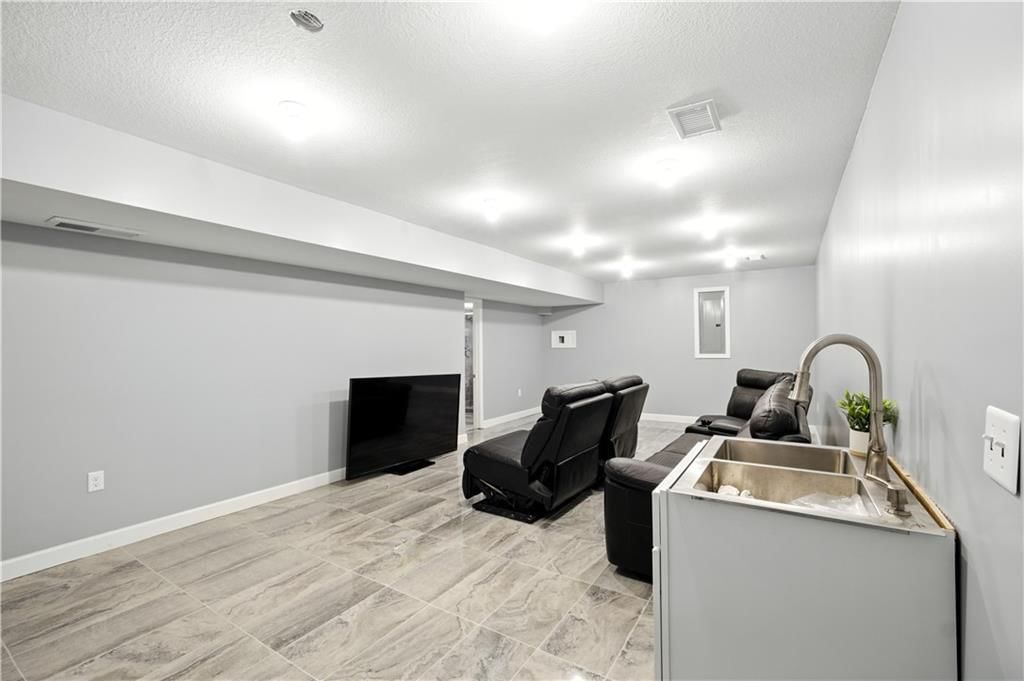 10838 N Bristol Avenue — photo 45