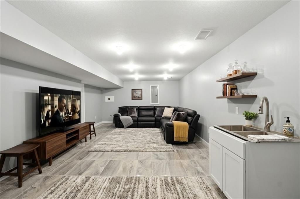 10838 N Bristol Avenue — photo 47
