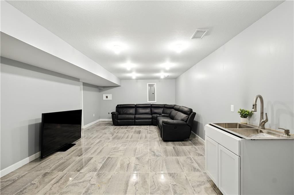 10838 N Bristol Avenue — photo 48