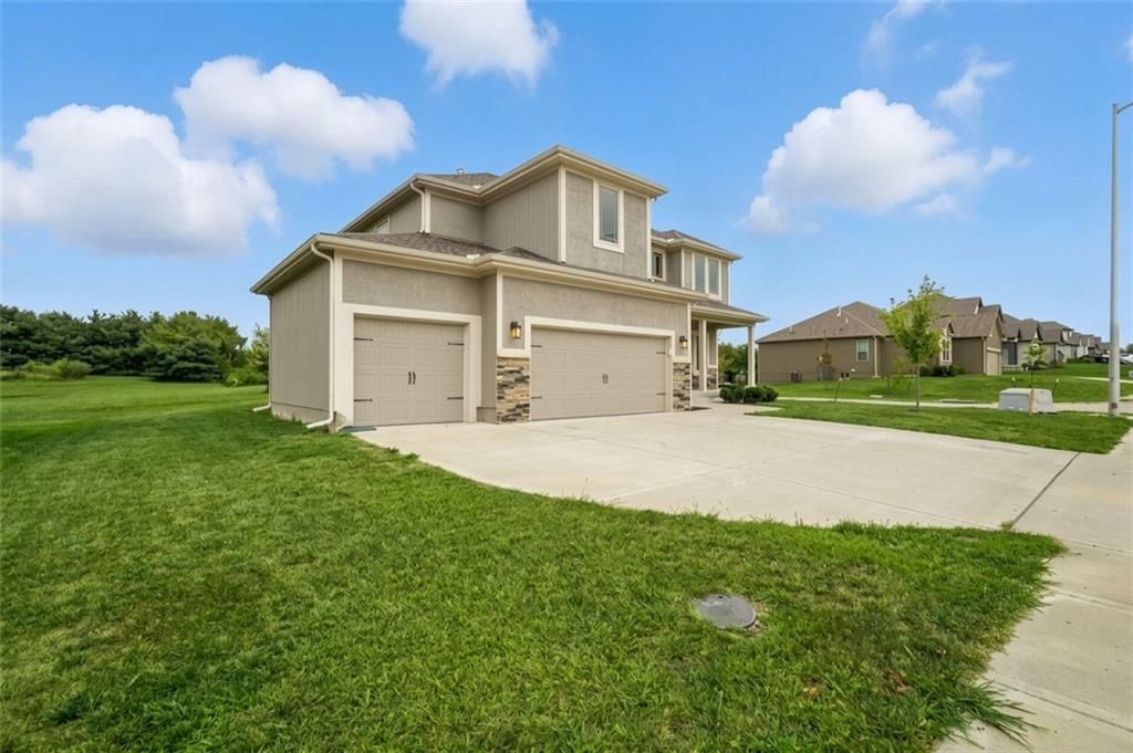 10838 N Bristol Avenue, Kansas City, MO: listing photo 3