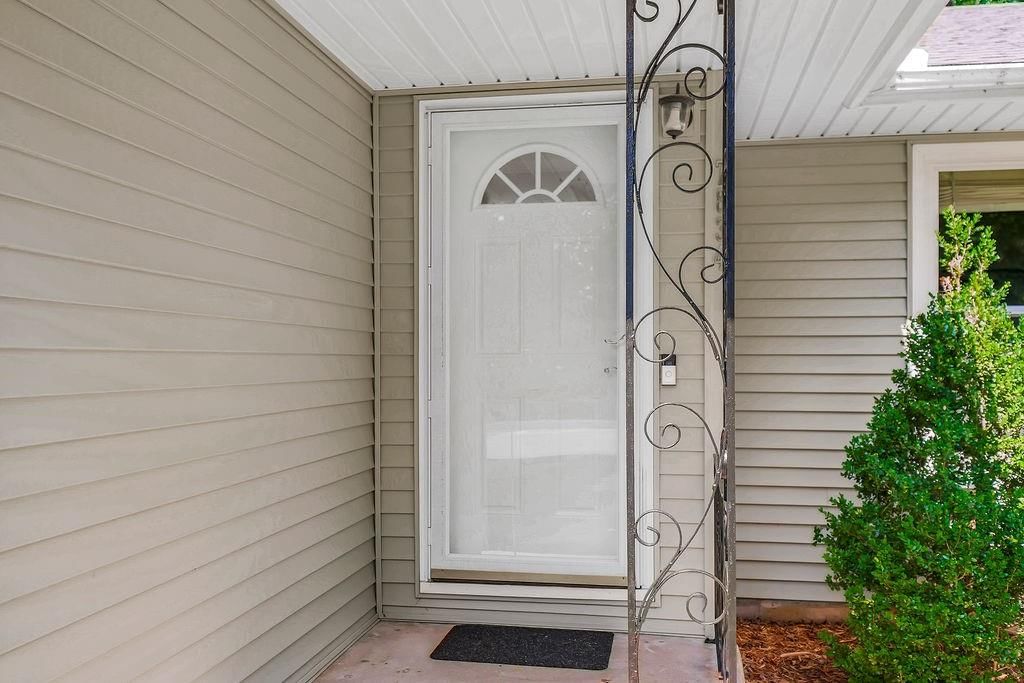 7834 Windsor Street — photo 3