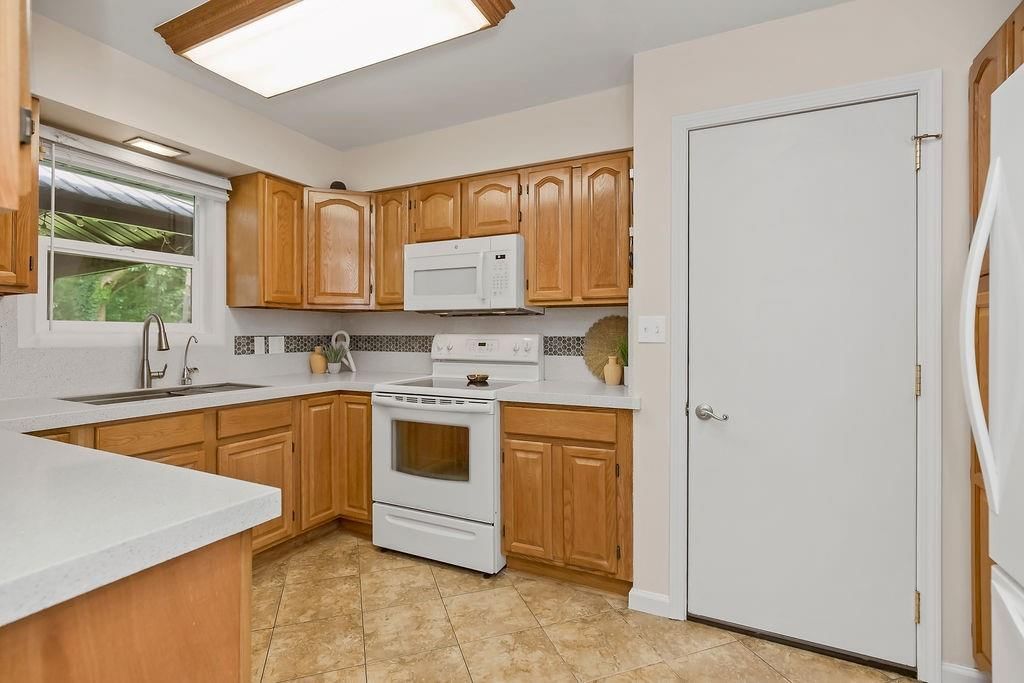 7834 Windsor Street — photo 10