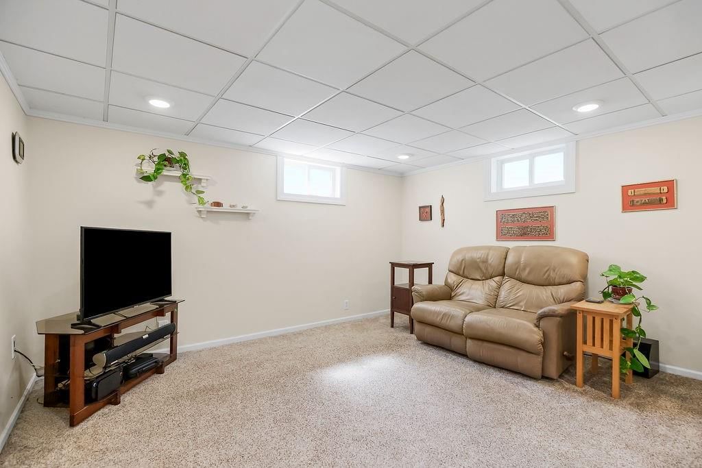 7834 Windsor Street — photo 17