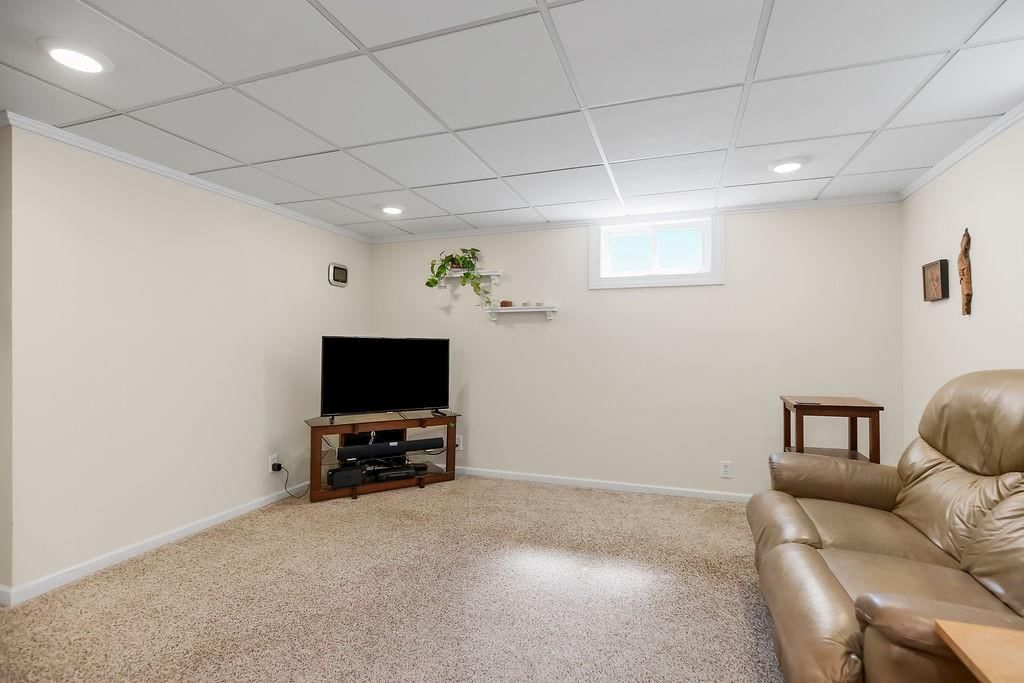 7834 Windsor Street — photo 18