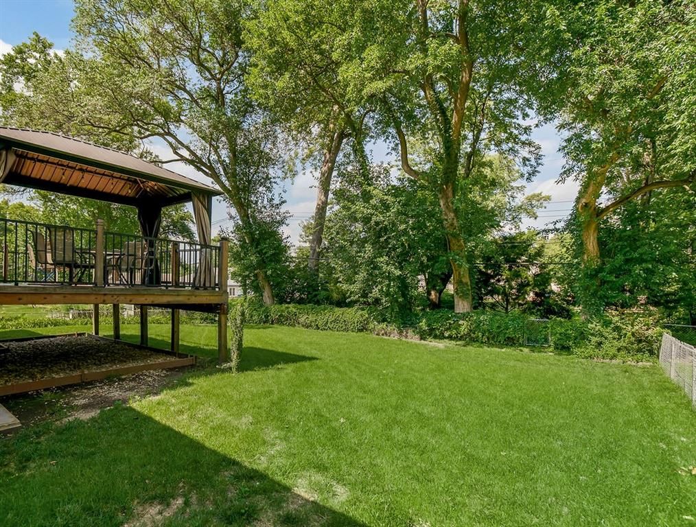 7834 Windsor Street — photo 27
