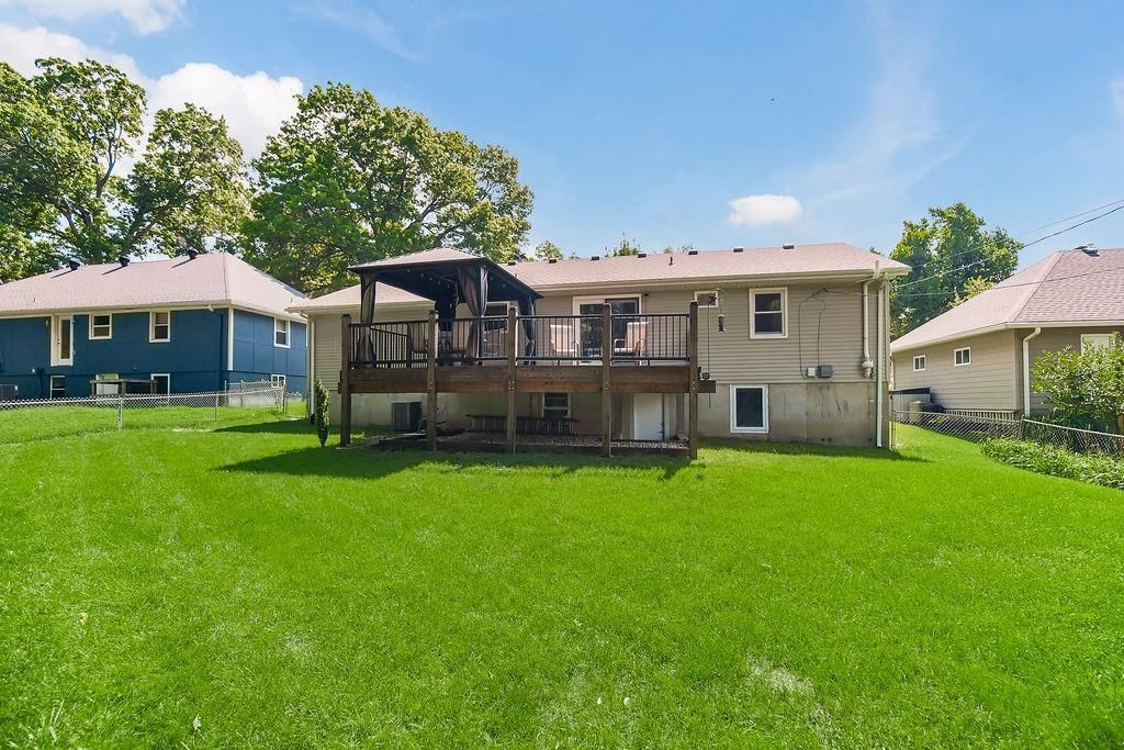 7834 Windsor Street — photo 30