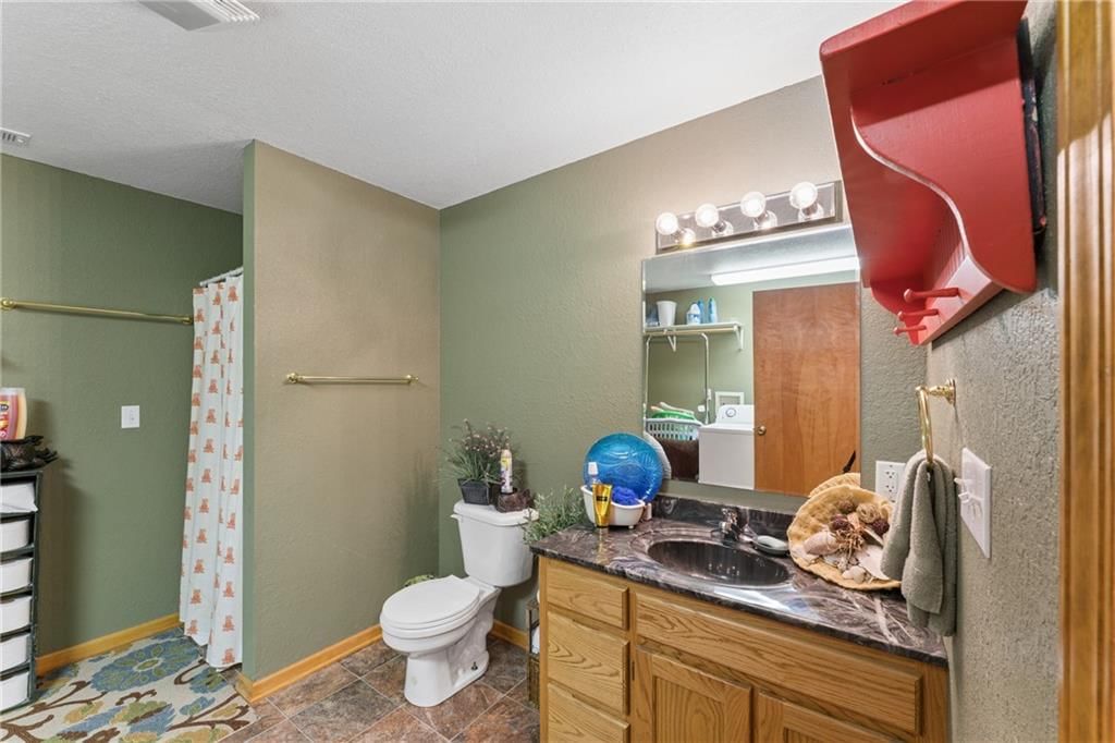 23069 Peppermint Drive — photo 43