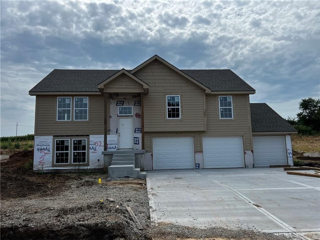 523 Skyview Lane, Liberty, MO: listing photo 2