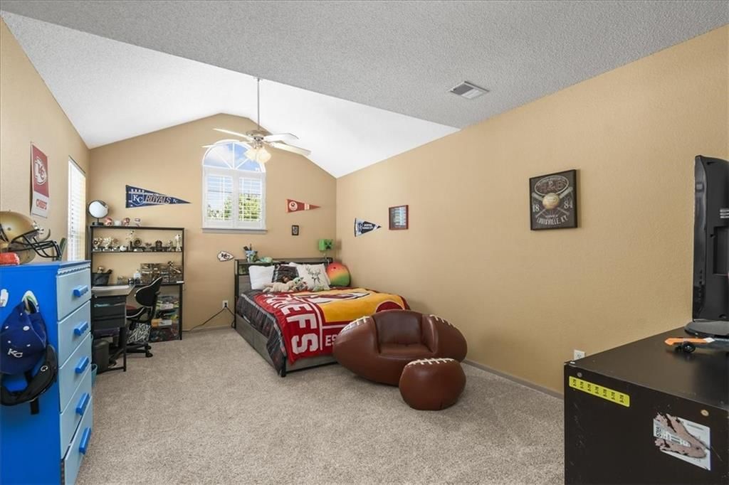 1219 NW Hidden Ridge Circle — photo 15