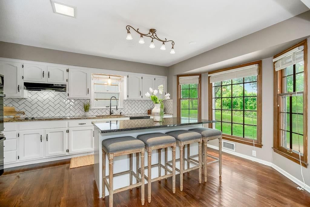 46 E 106th Street, Kansas City, MO: listing photo 2