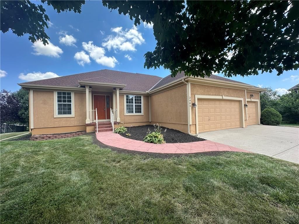 2405 SW Stone Bridge Circle, Lee's Summit, MO