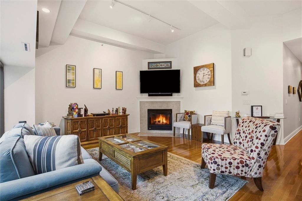 1101 Walnut Street — photo 2