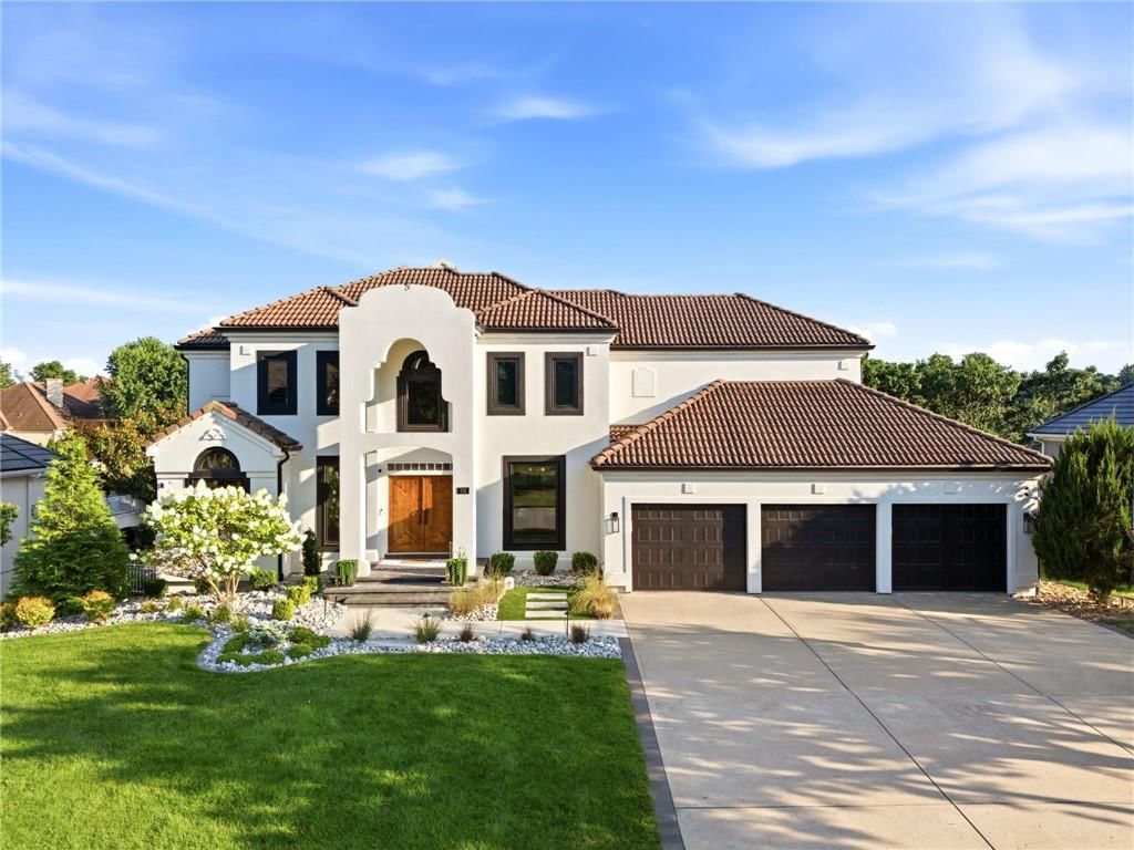 701 NE Shoreline Drive — photo 1