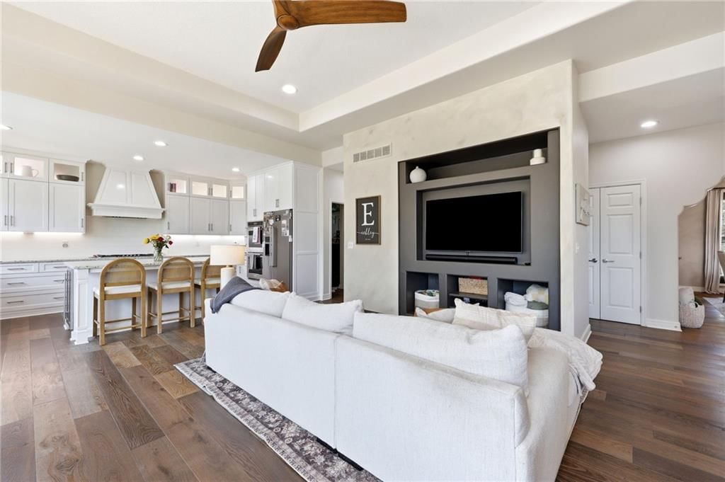 701 NE Shoreline Drive — photo 14