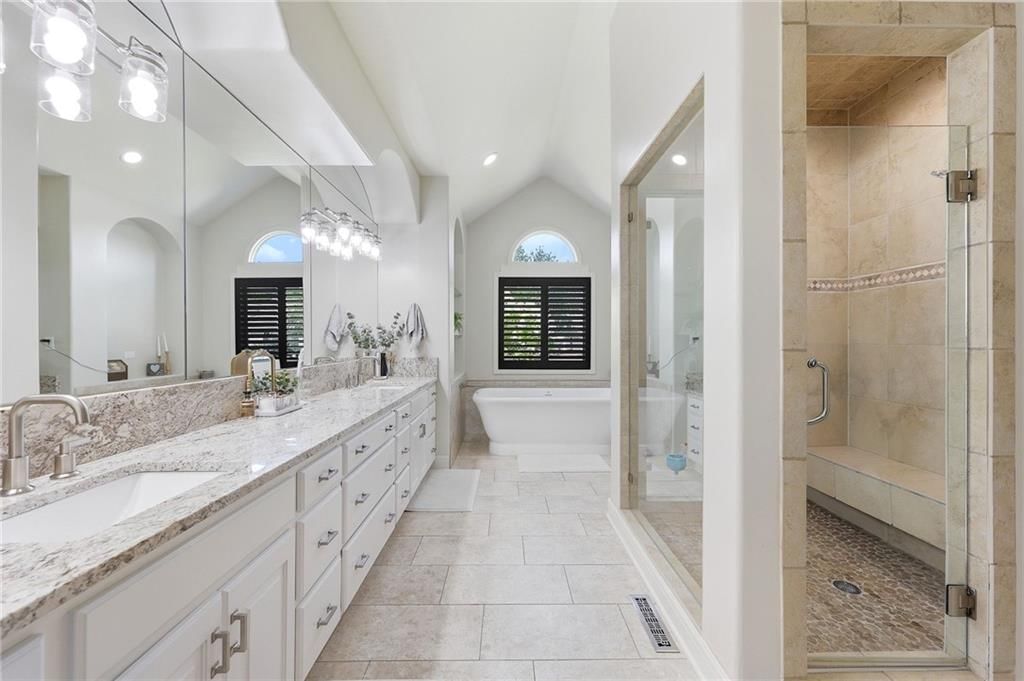 701 NE Shoreline Drive — photo 37