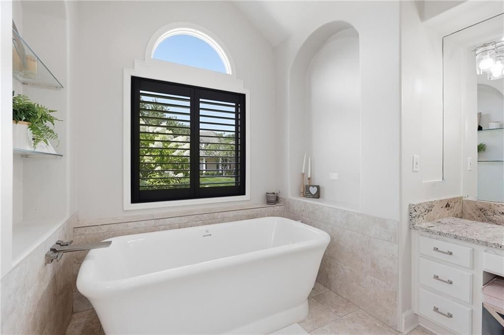 701 NE Shoreline Drive — photo 40