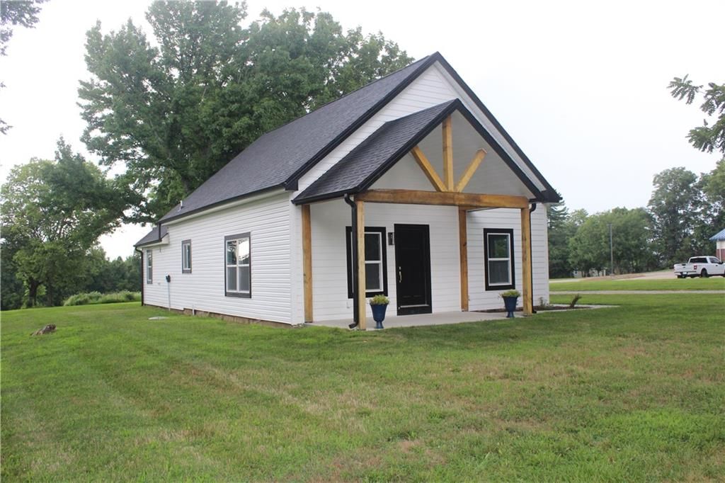 400 N Bynum Road — photo 1