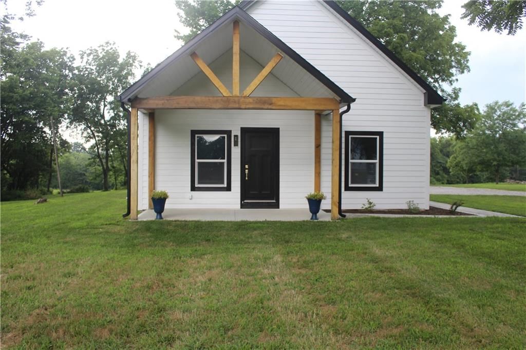 400 N Bynum Road — photo 2