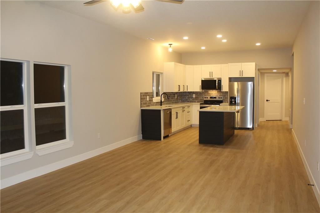 400 N Bynum Road — photo 4