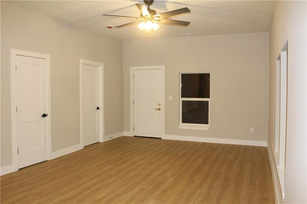 400 N Bynum Road — photo 5
