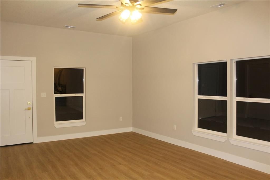 400 N Bynum Road — photo 6