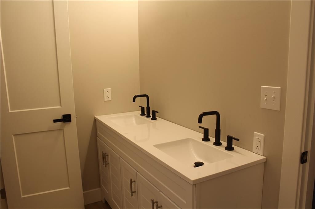 400 N Bynum Road — photo 19