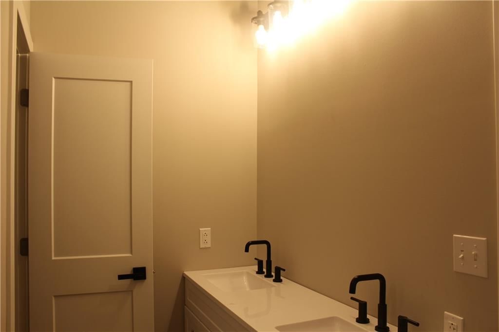 400 N Bynum Road — photo 23