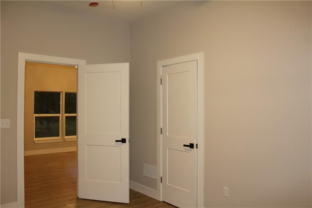 400 N Bynum Road — photo 31