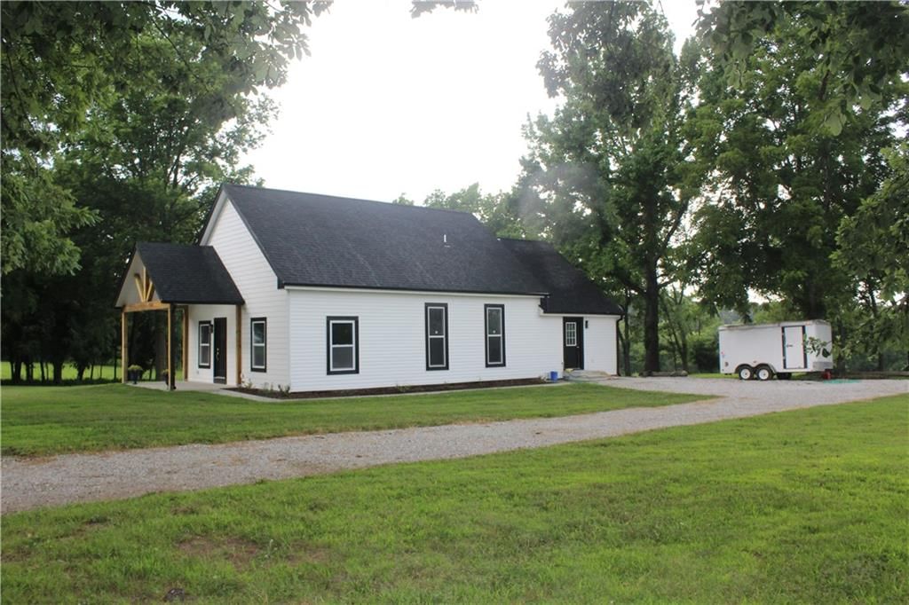 400 N Bynum Road — photo 37