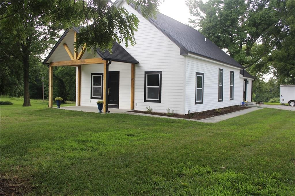 400 N Bynum Road — photo 38