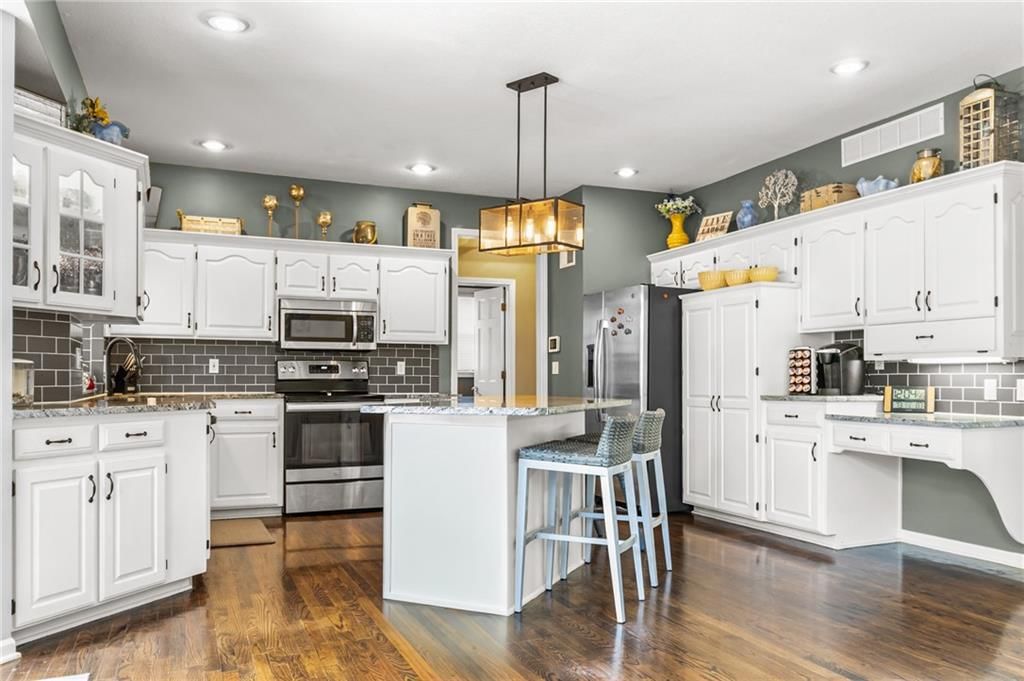26209 E Blue Mills Road — photo 4