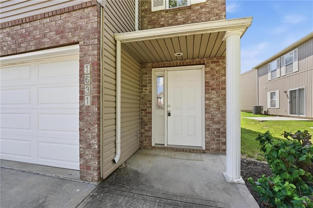 1631 Garrett Drive — photo 3