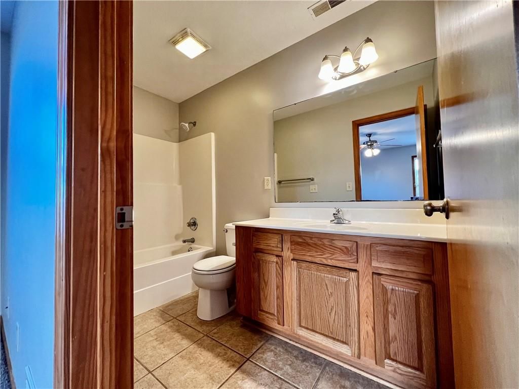 916 Eagle Ridge Drive — photo 14