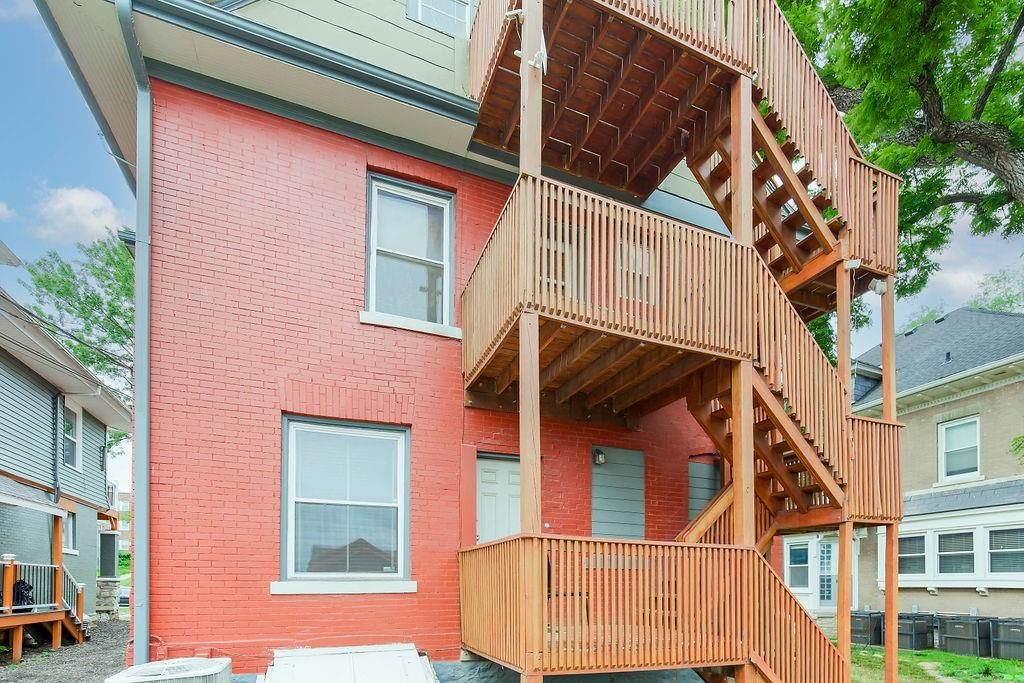 3949 Warwick Boulevard — photo 2