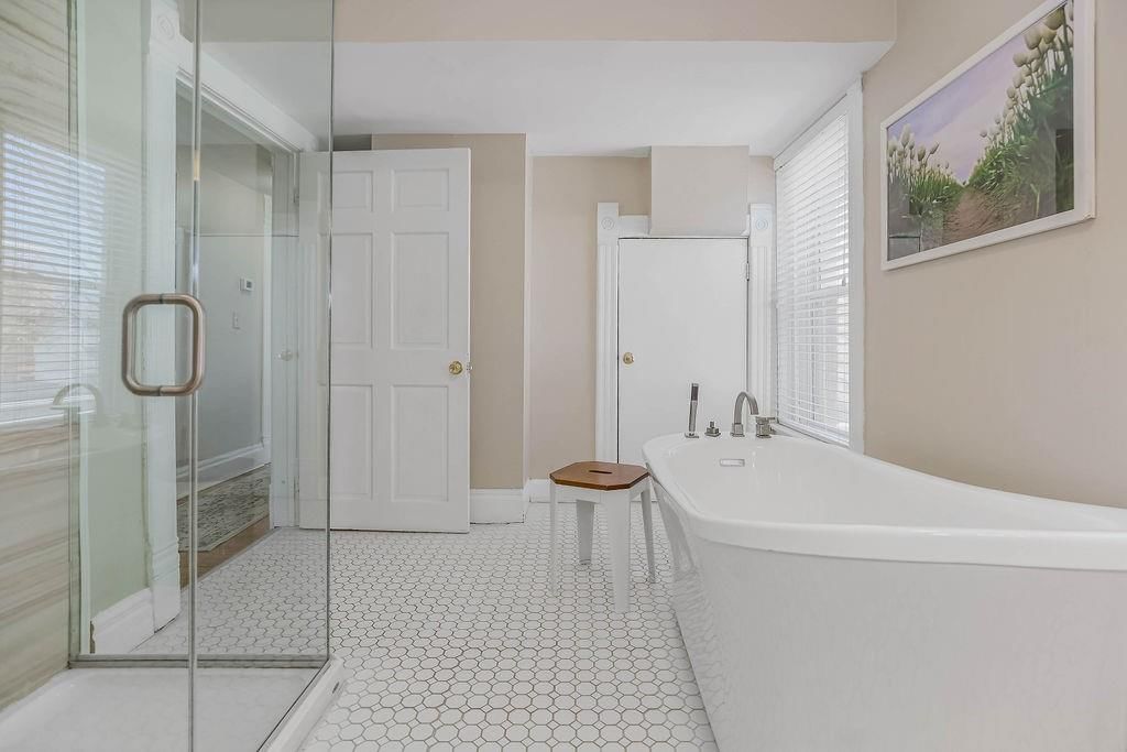 3949 Warwick Boulevard — photo 32