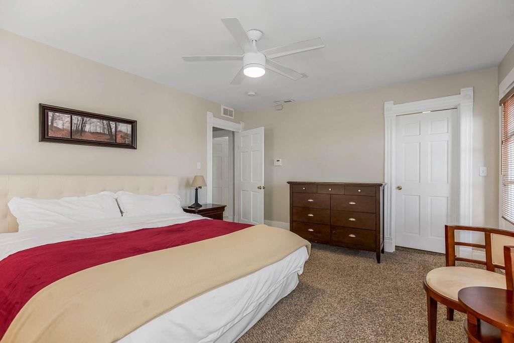 3949 Warwick Boulevard — photo 36