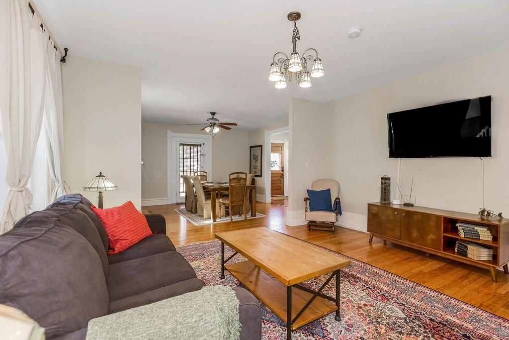 3949 Warwick Boulevard — photo 43