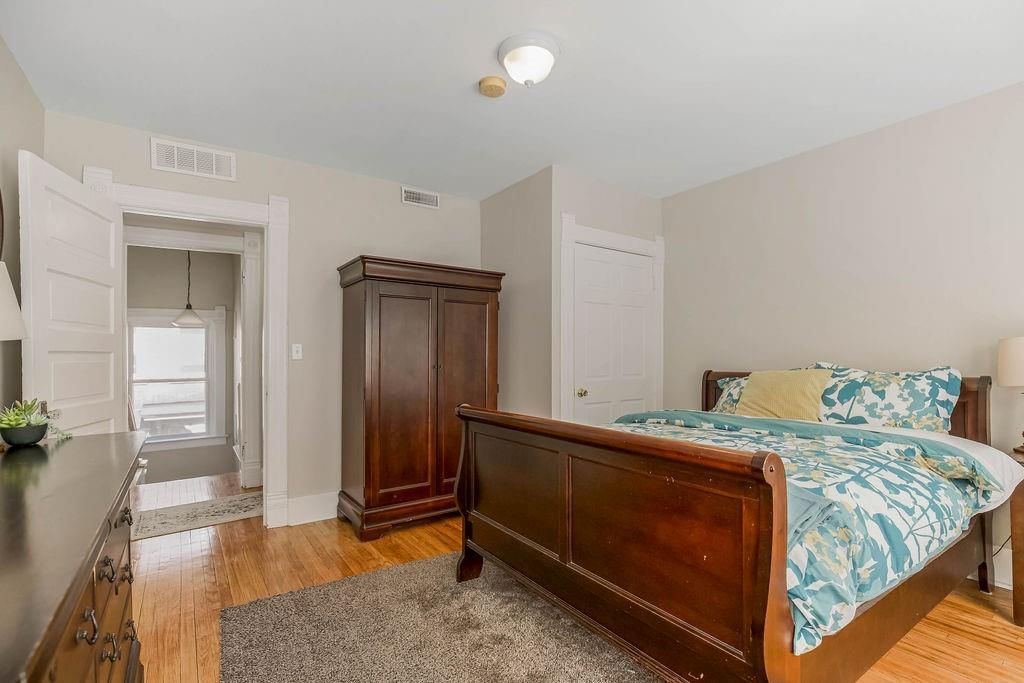3949 Warwick Boulevard — photo 49