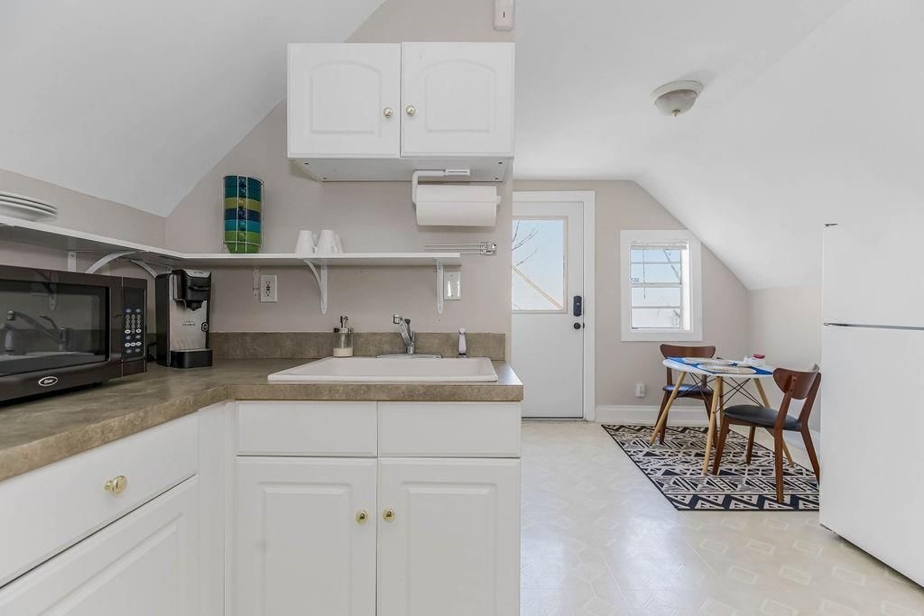 3949 Warwick Boulevard — photo 60