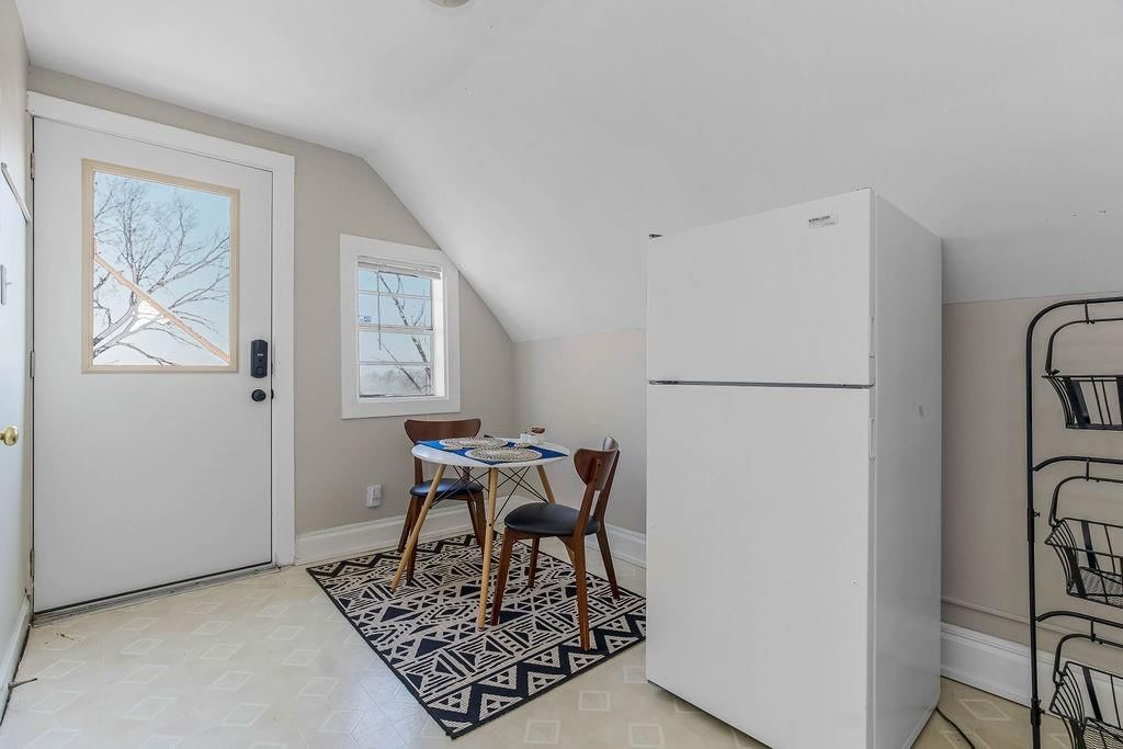 3949 Warwick Boulevard — photo 64