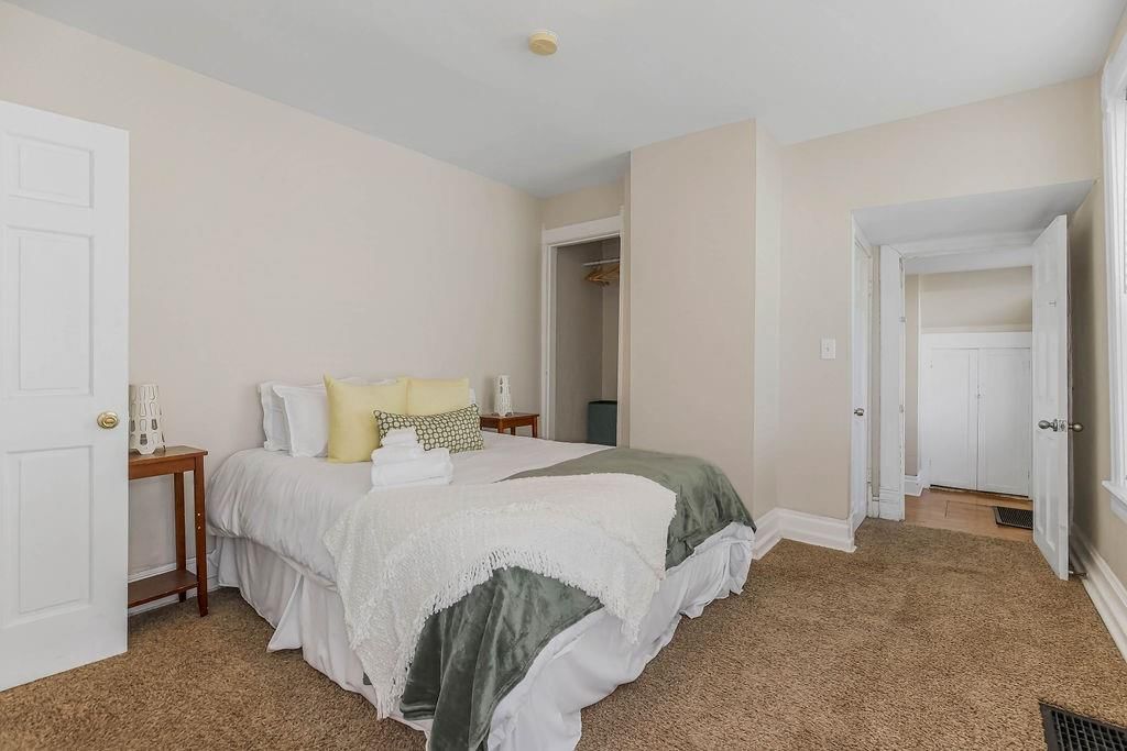 3949 Warwick Boulevard — photo 72