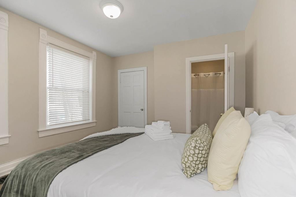3949 Warwick Boulevard — photo 73