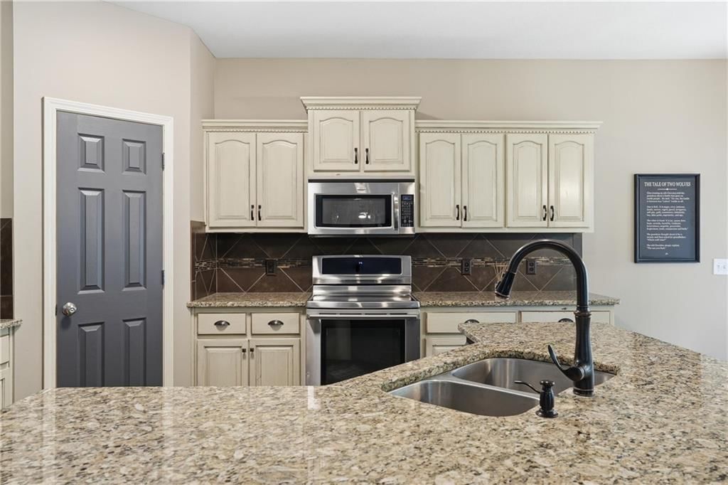 1550 CARRIAGE Circle — photo 11