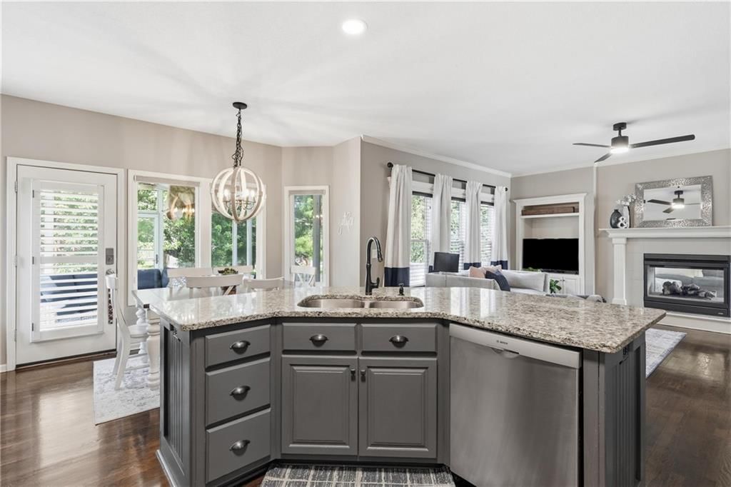 1550 CARRIAGE Circle — photo 13