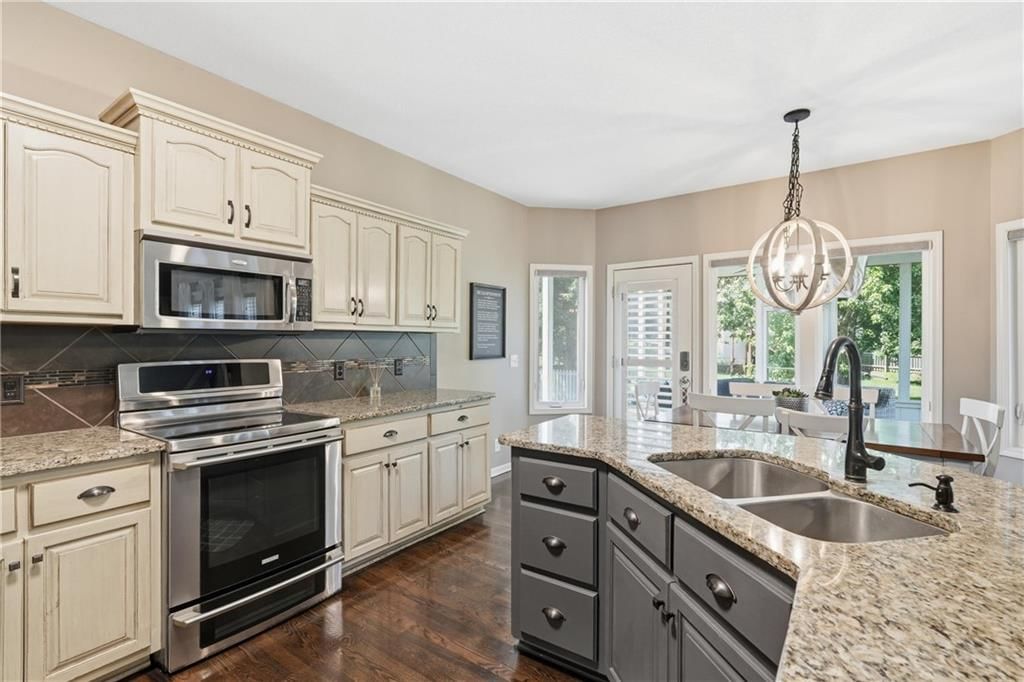1550 CARRIAGE Circle — photo 14