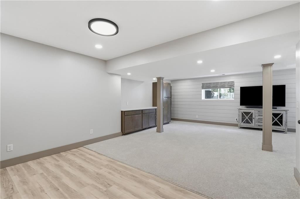 1550 CARRIAGE Circle — photo 27