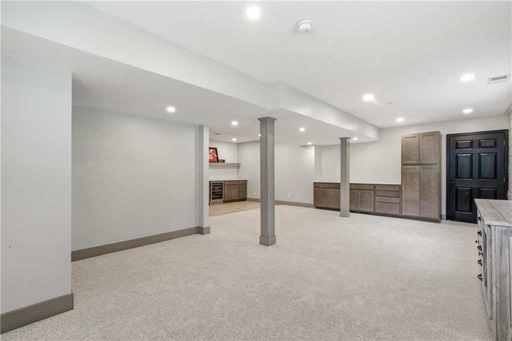 1550 CARRIAGE Circle — photo 30