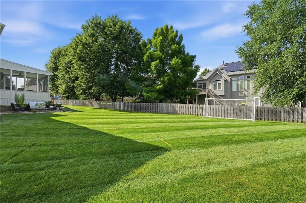 1550 CARRIAGE Circle — photo 35