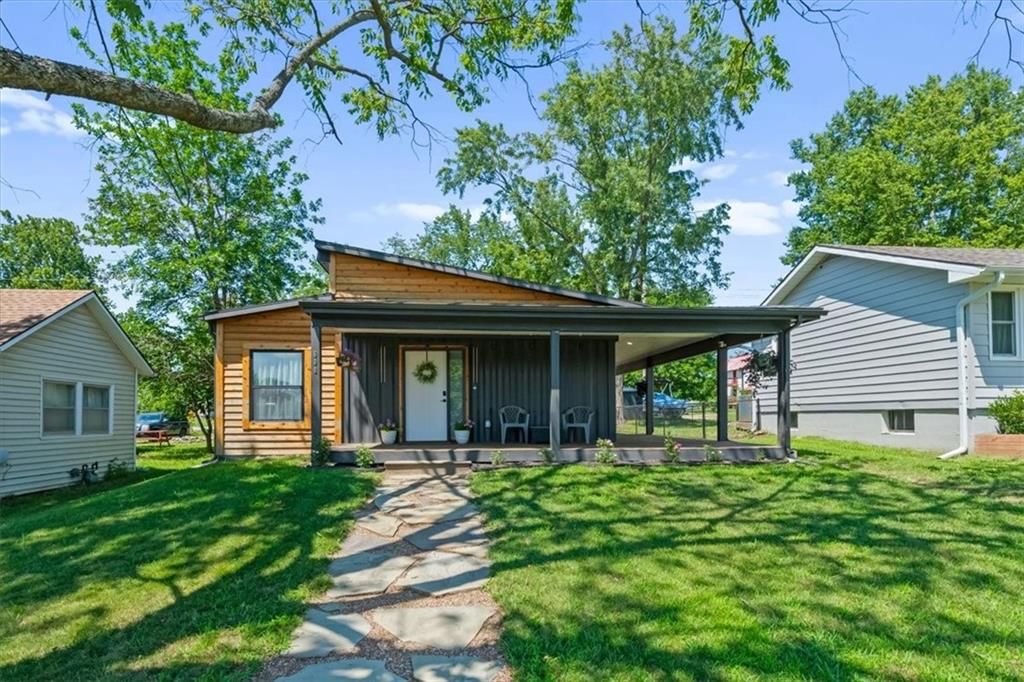 608 W Miami Street, Paola, KS