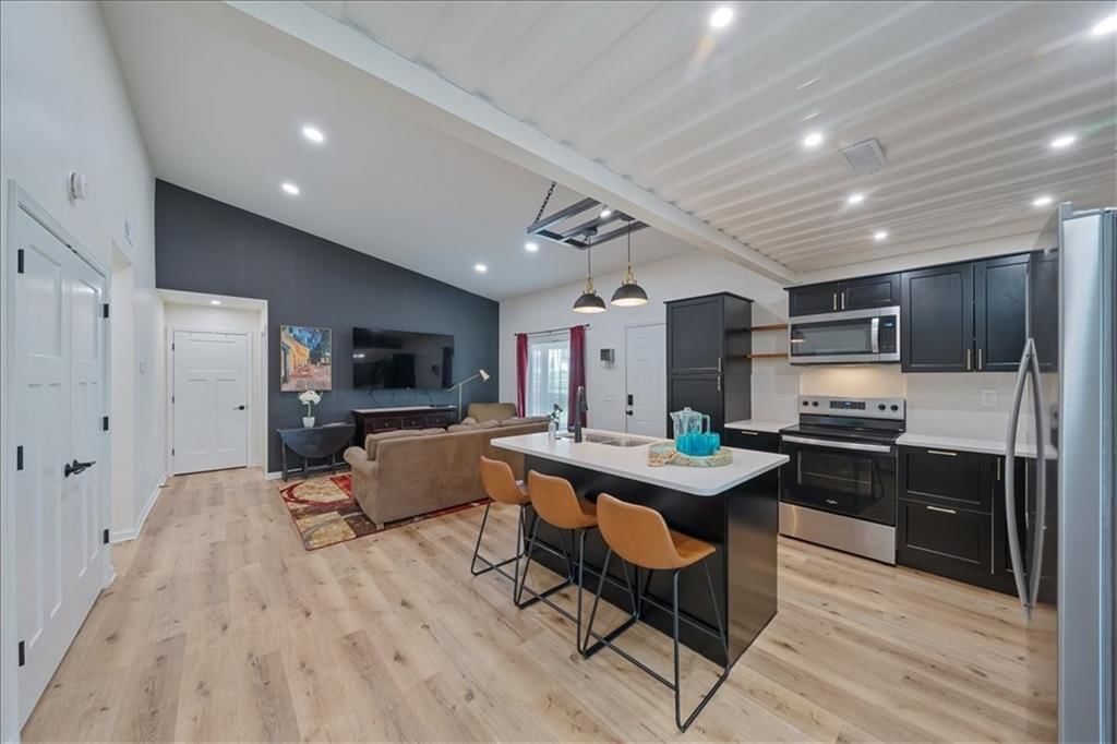 608 W Miami Street — photo 9